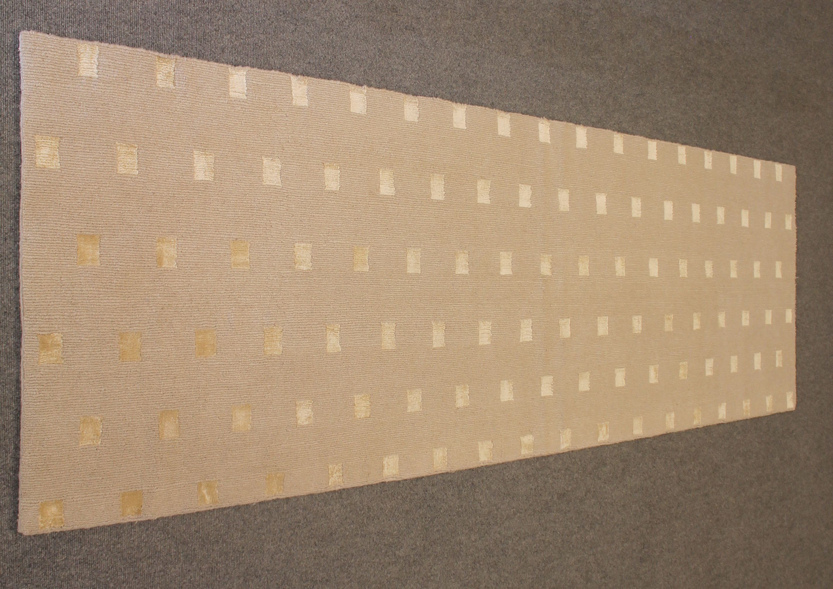 Contemporary runner